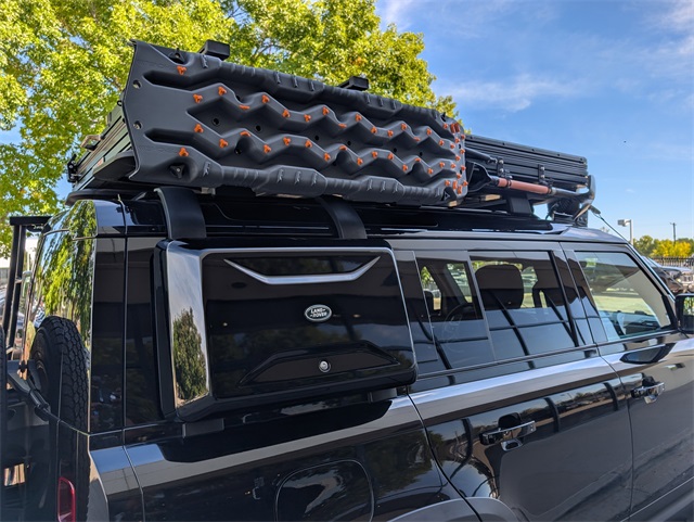 2023 Land Rover Defender 110 S photo 12