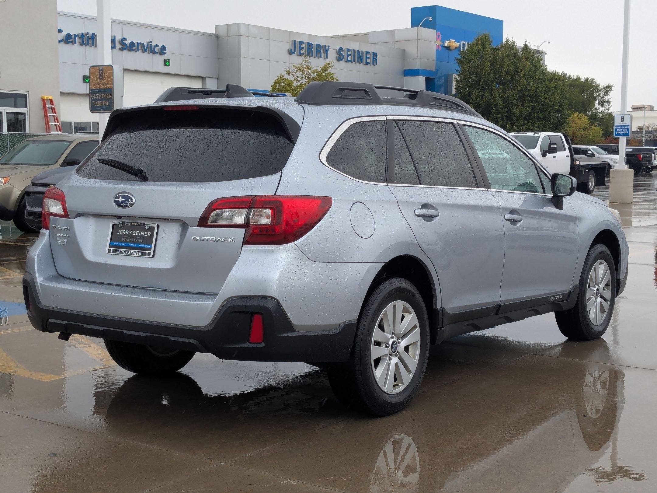 2018 Subaru Outback Premium photo 4