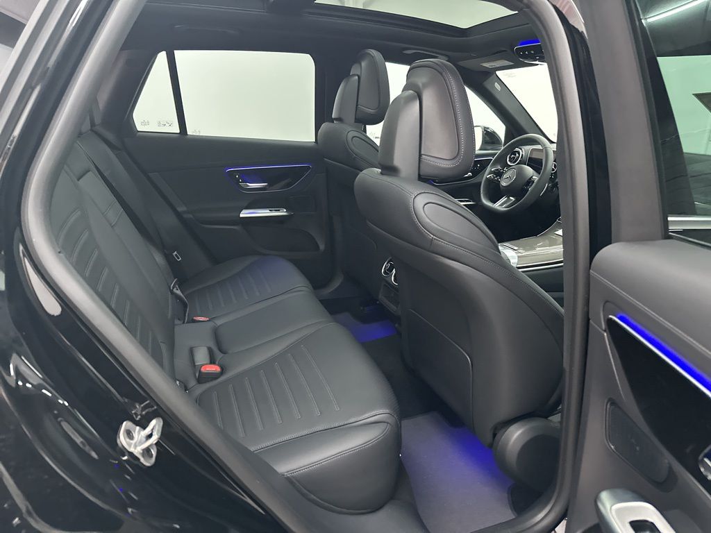 2025 Mercedes Benz GLC 300 photo 13