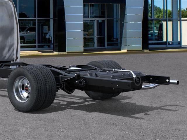 2025 Gmc Savana Cutaway photo 3