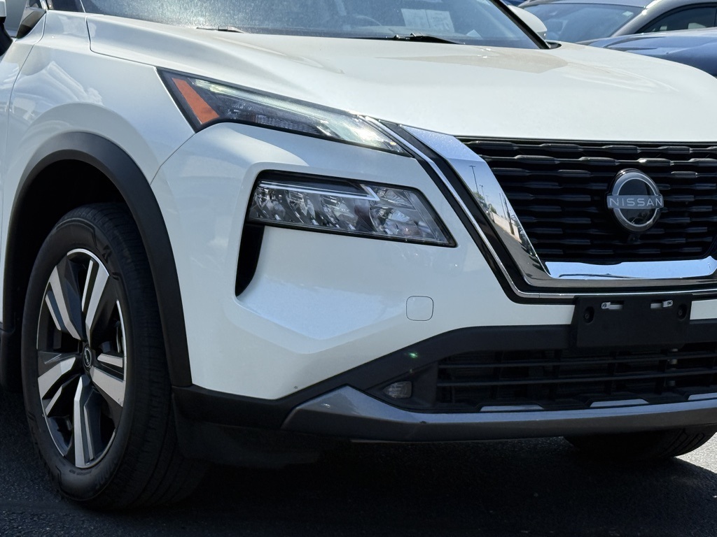 2022 Nissan Rogue SL photo 2