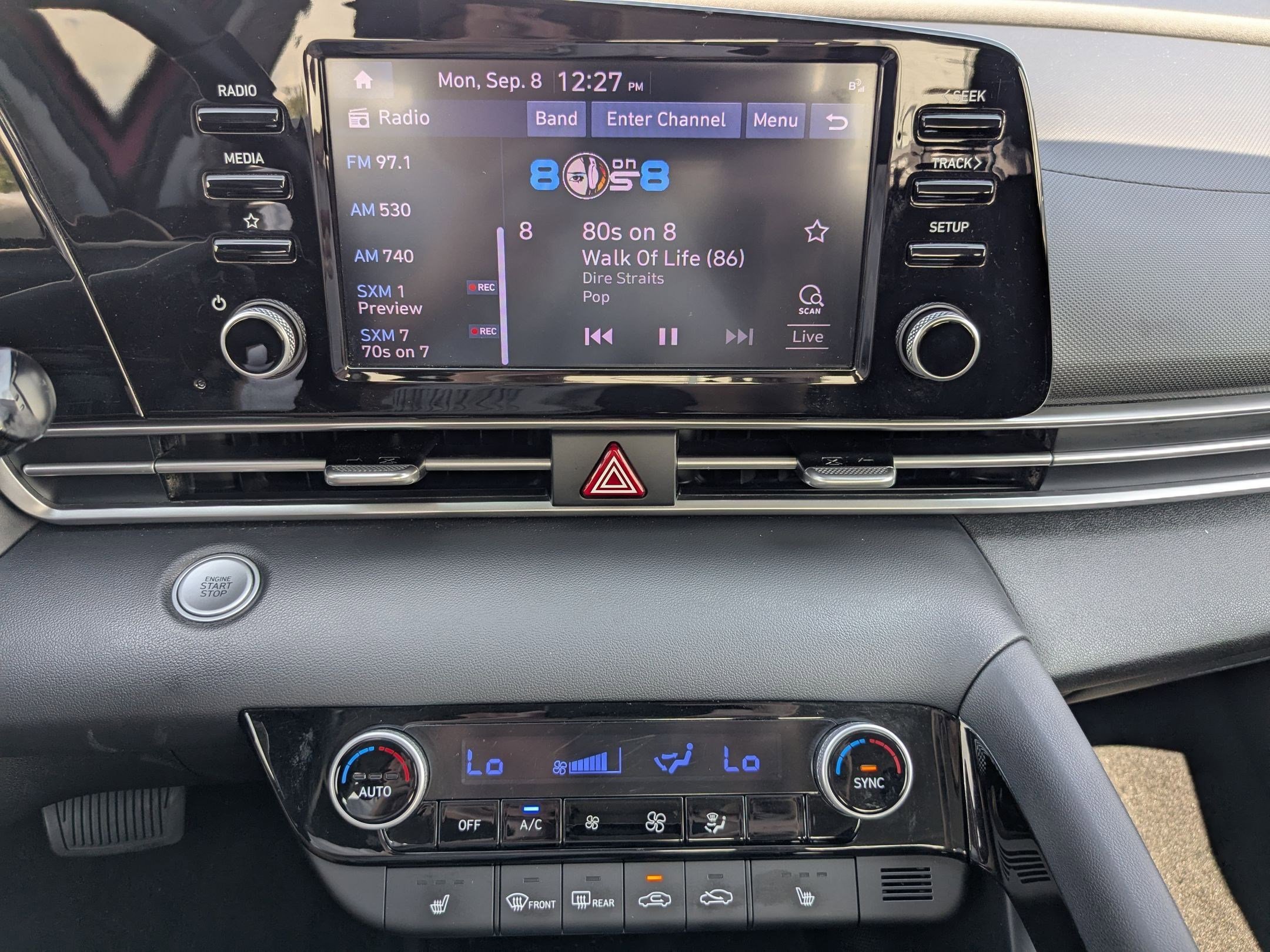 2022 Hyundai Elantra SEL photo 17