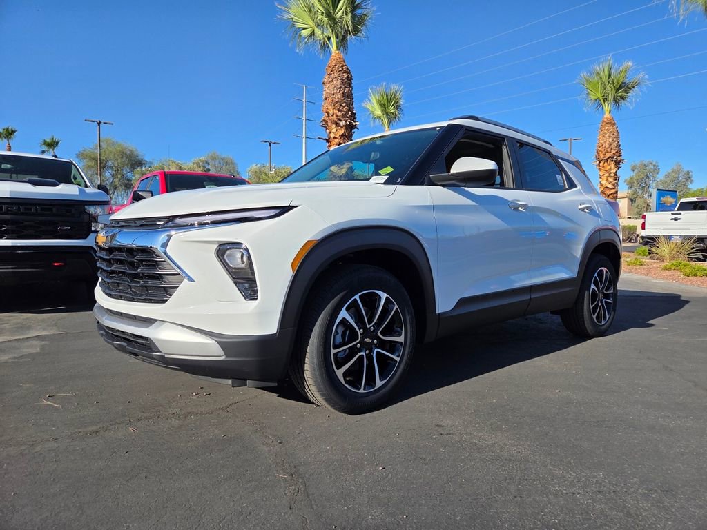 2026 Chevrolet Trailblazer LT photo 2