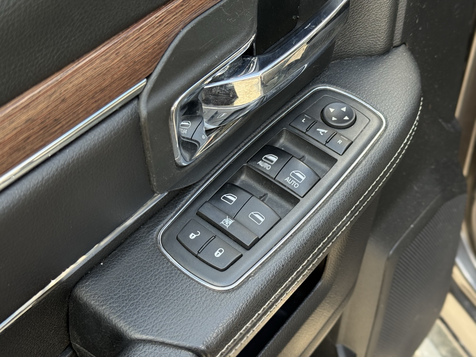 2018 Ram 2500 Laramie photo 14