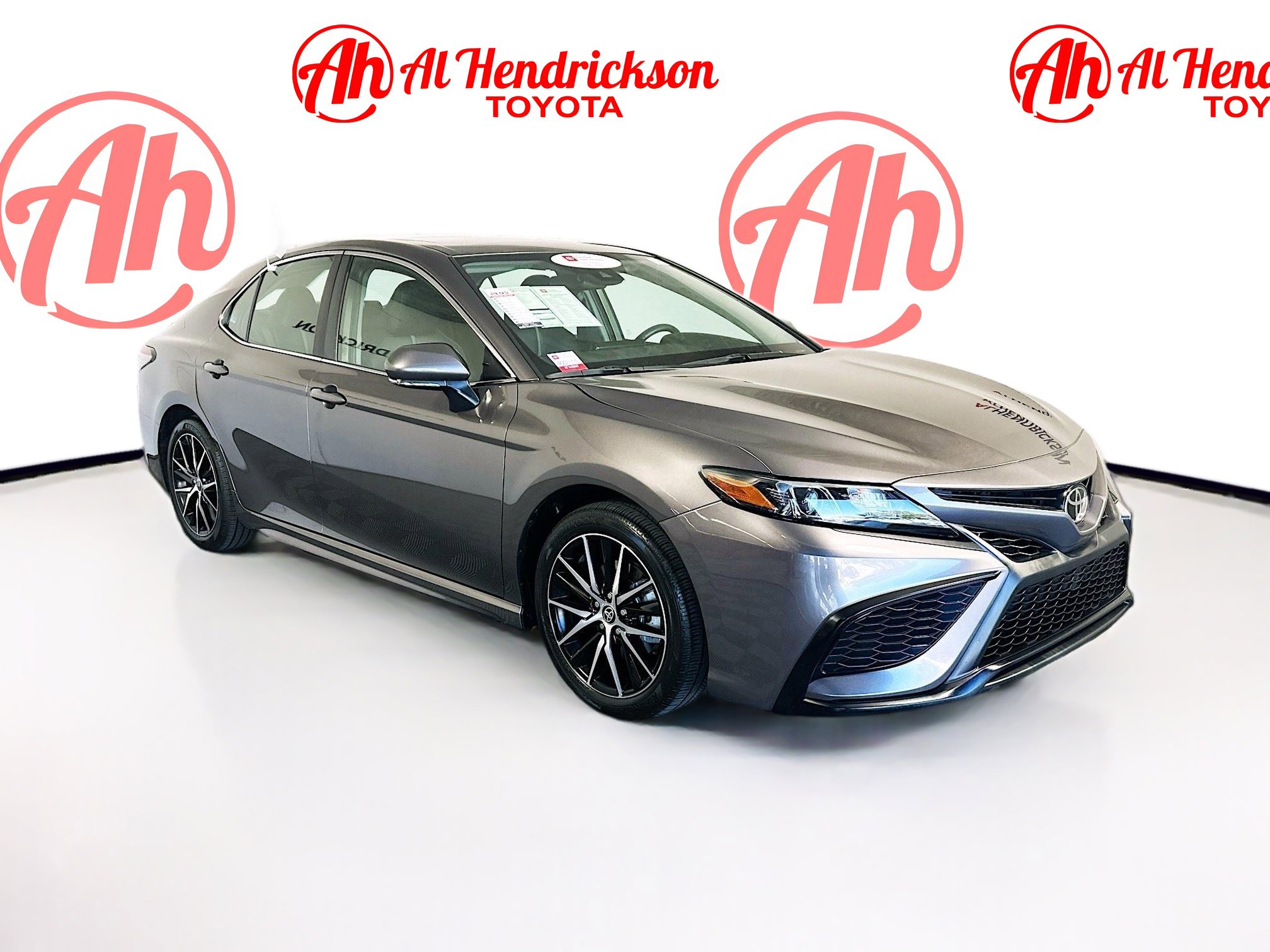 2023 Toyota Camry SE's photo