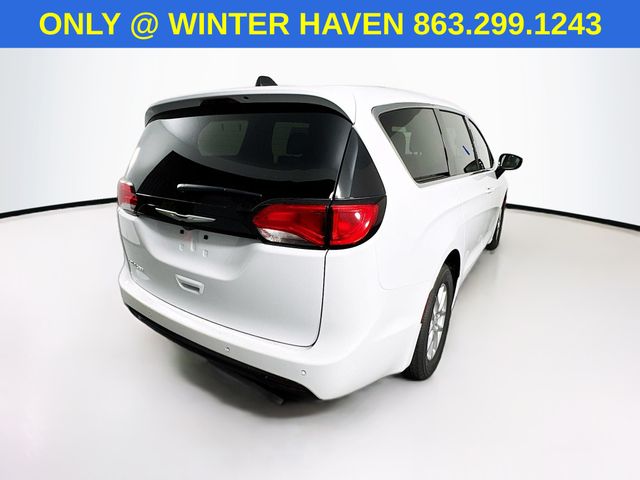 2026 Chrysler Voyager LX photo 7
