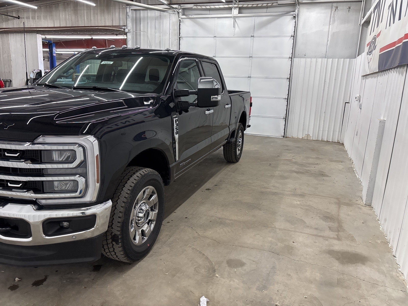 2025 Ford F-350 Lariat photo 4