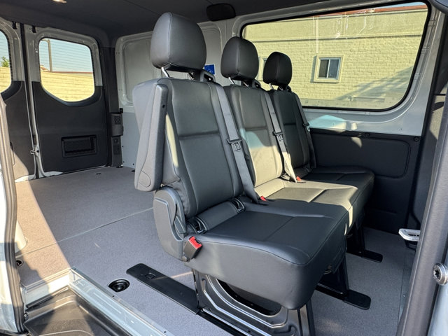2025 Mercedes Benz Sprinter 2500 photo 3