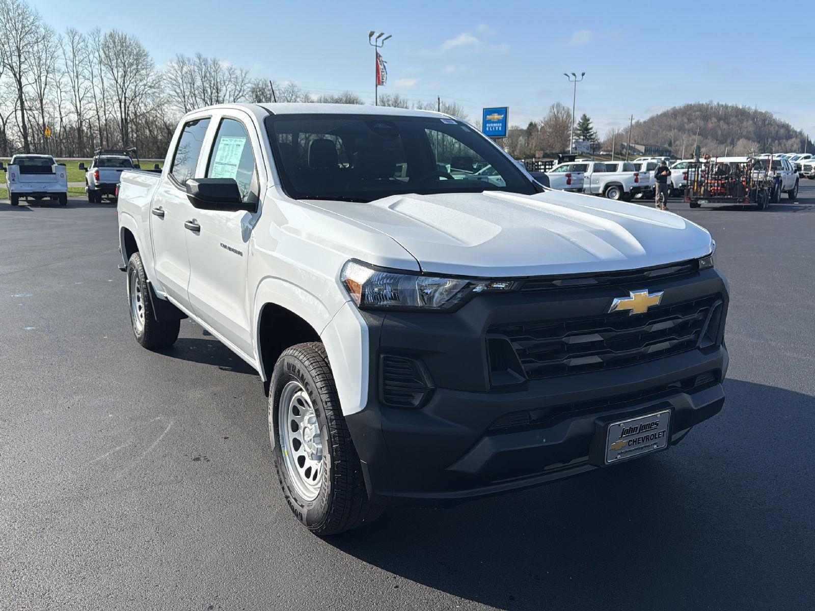 2025 Chevrolet Colorado LT photo 2