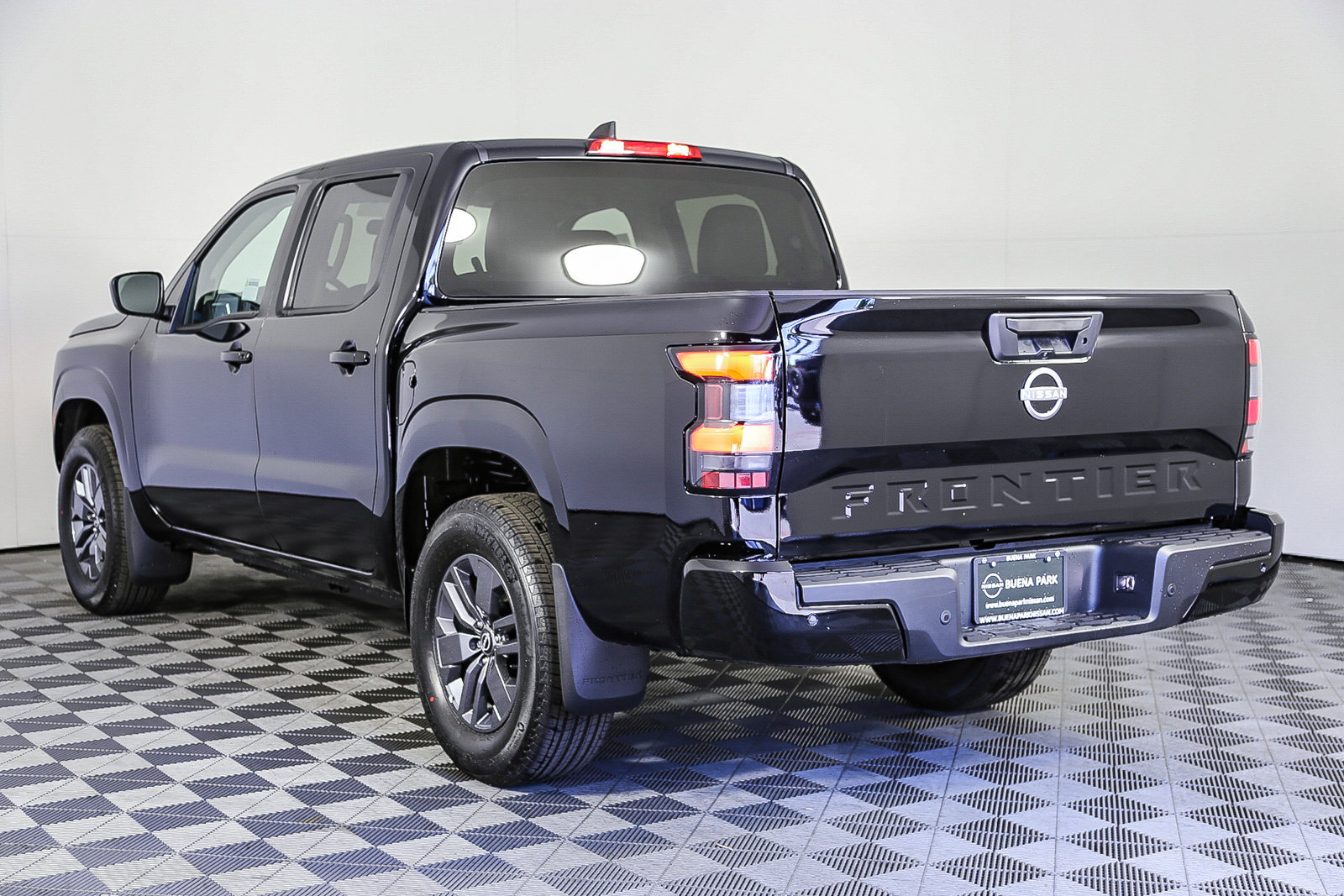 2025 Nissan Frontier SV photo 6