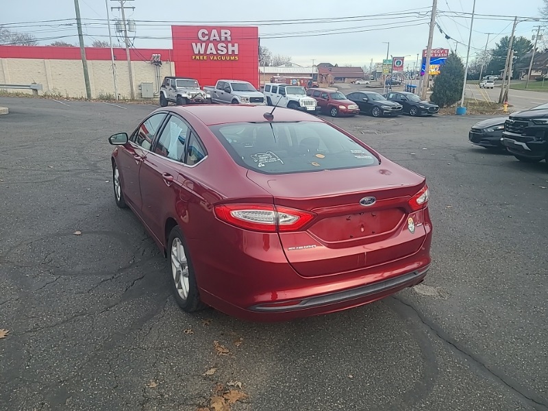 2015 Ford Fusion SE photo 4