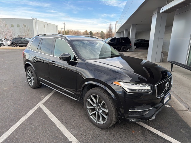 2019 Volvo XC90 T6 Momentum photo 4