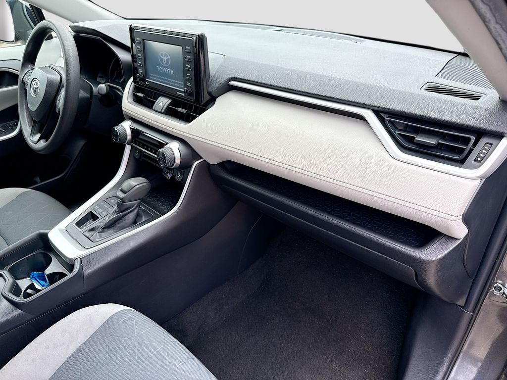 2020 Toyota RAV4 XLE photo 23