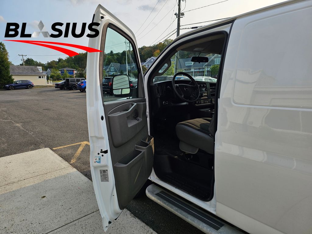 2023 Gmc Savana 2500 Cargo photo 4