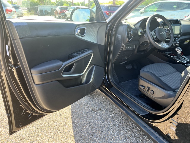 2025 Kia Soul LX S photo 13