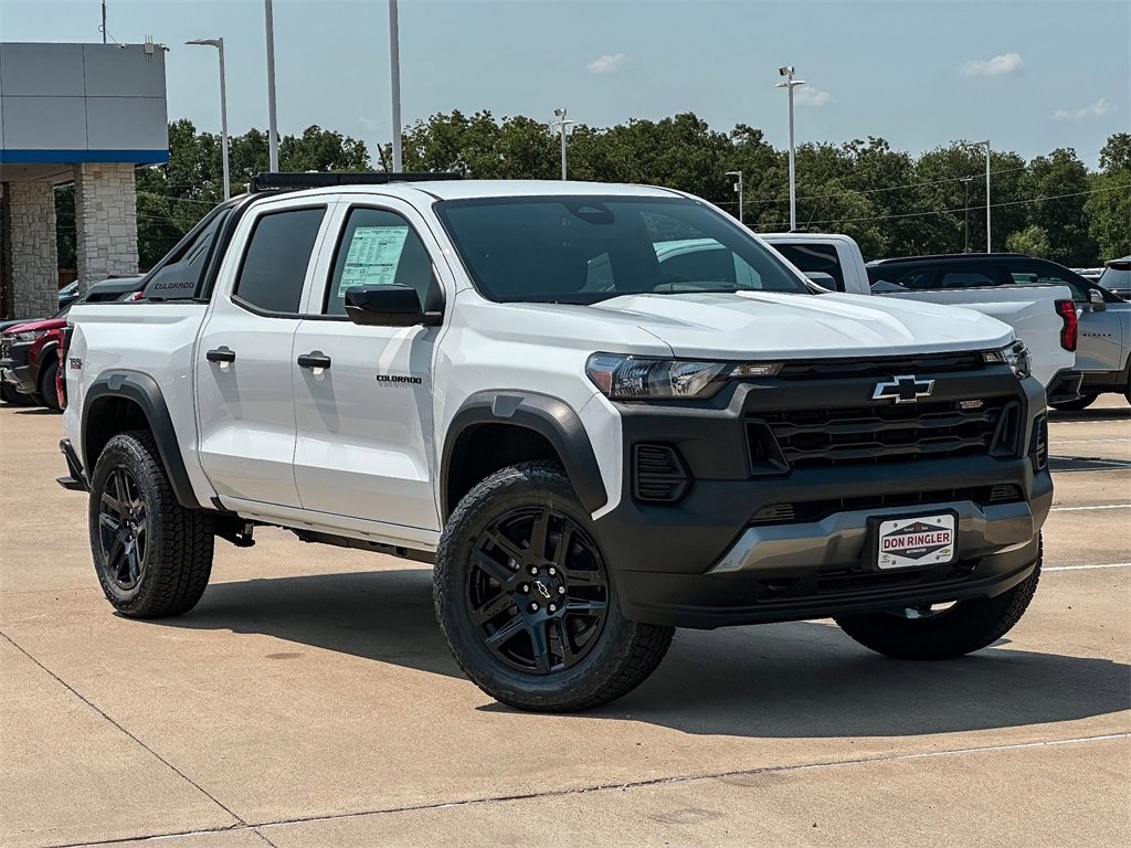 2025 Chevrolet Colorado Trail Boss photo 2