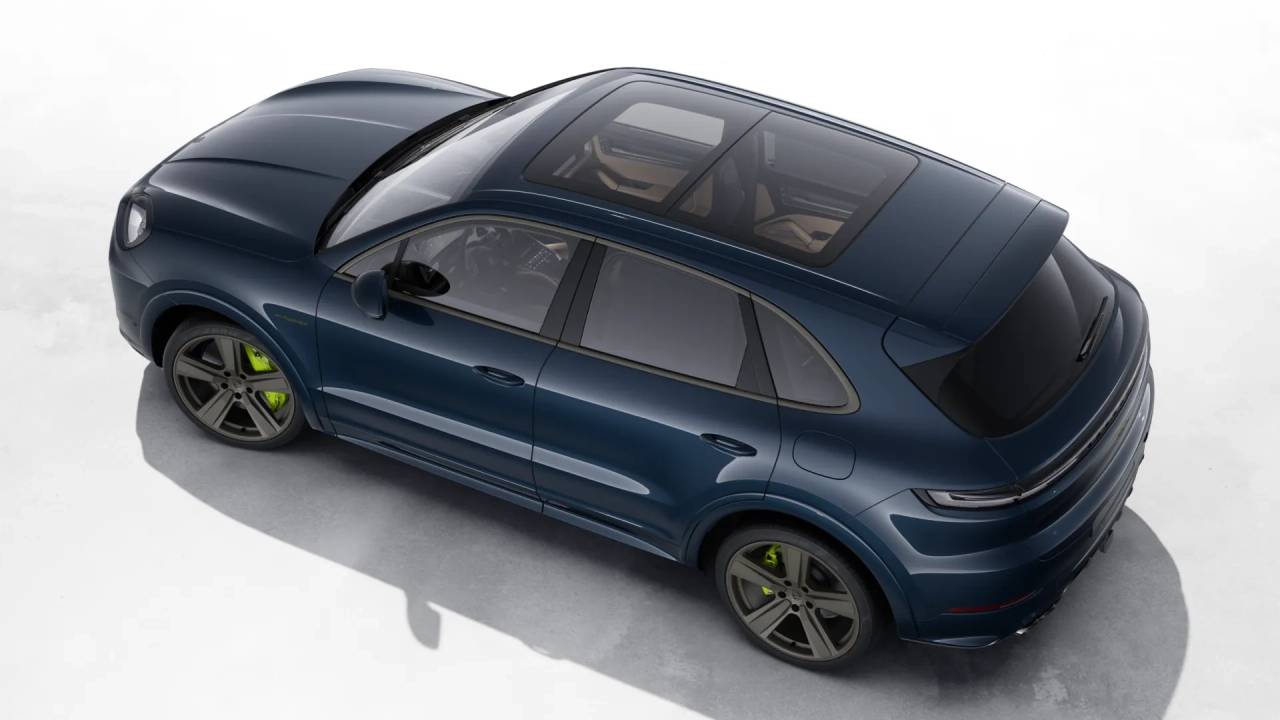 2026 Porsche Cayenne Turbo photo 2