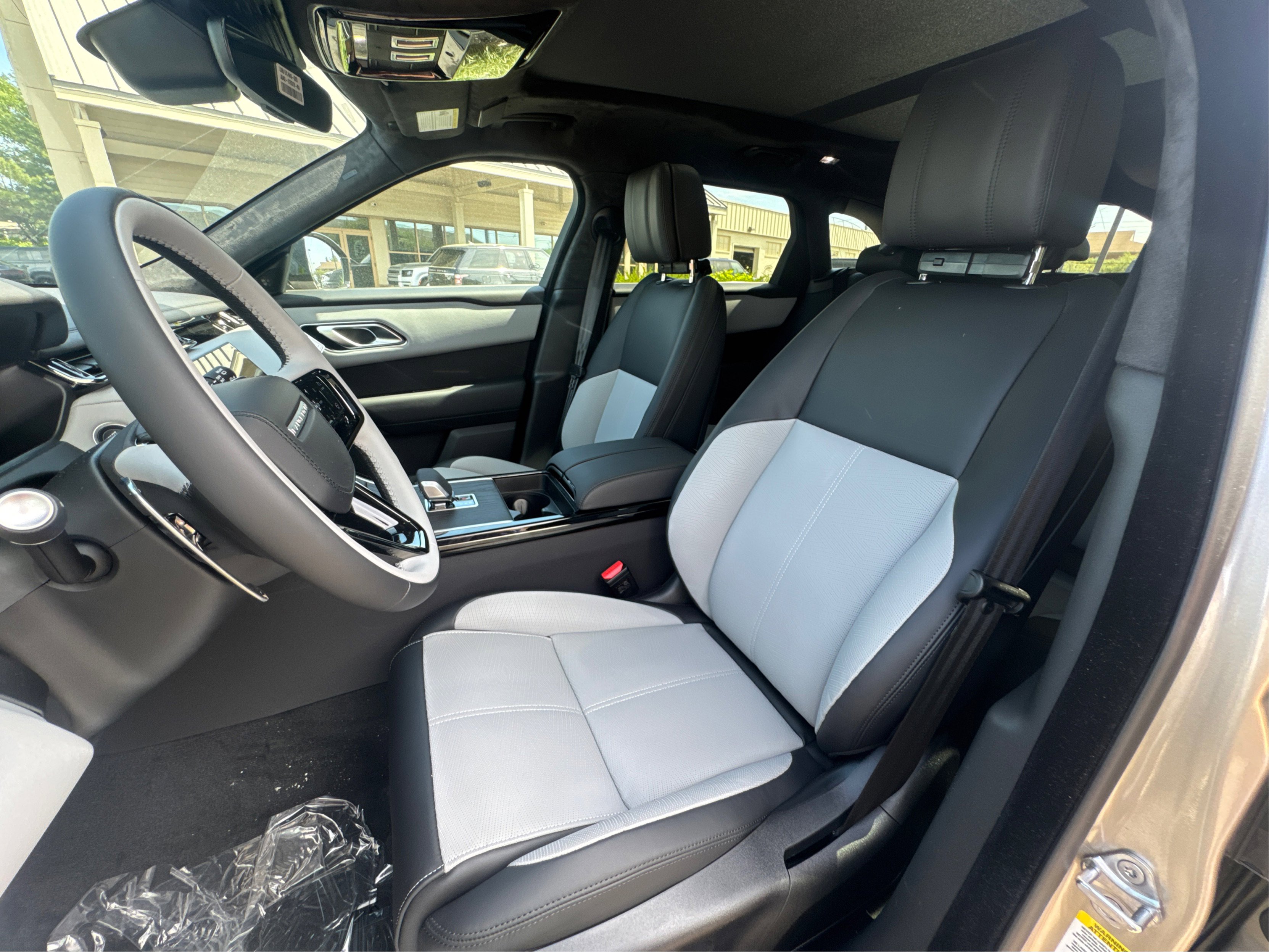 2026 Land Rover Range Rover Velar P400 Autobiography photo 9