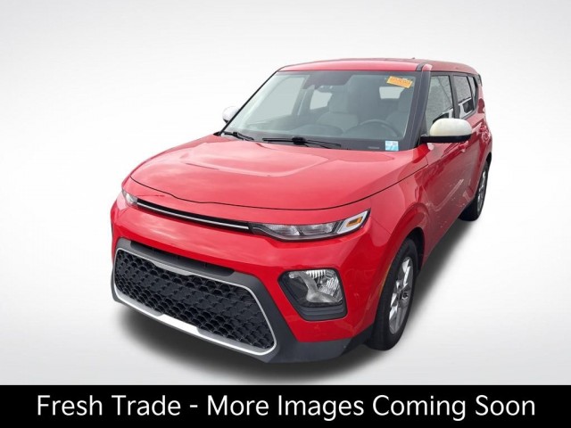 2022 Kia Soul LX's photo