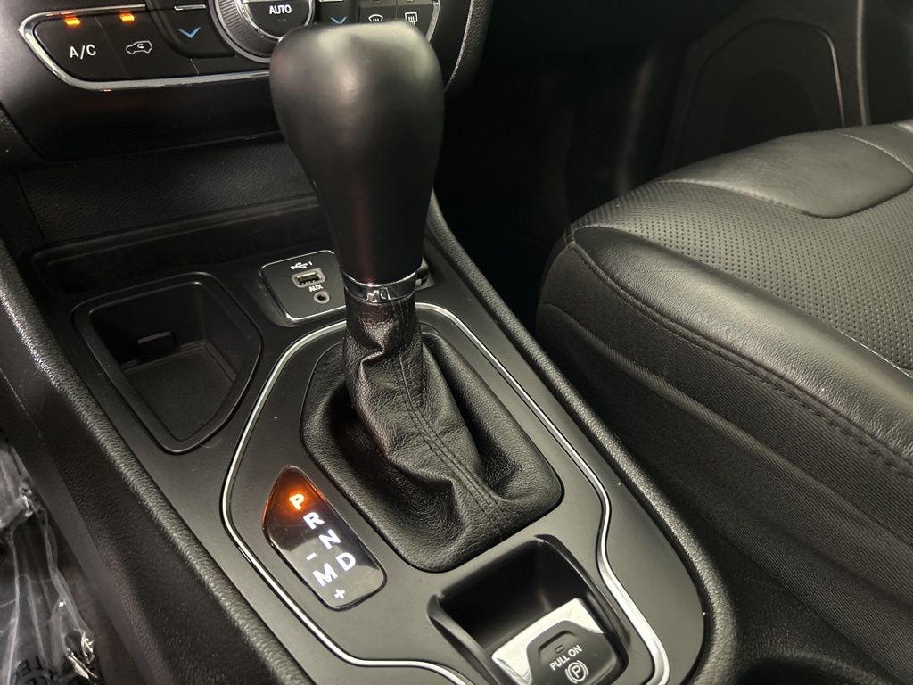 2021 Jeep Cherokee Latitude Lux photo 38