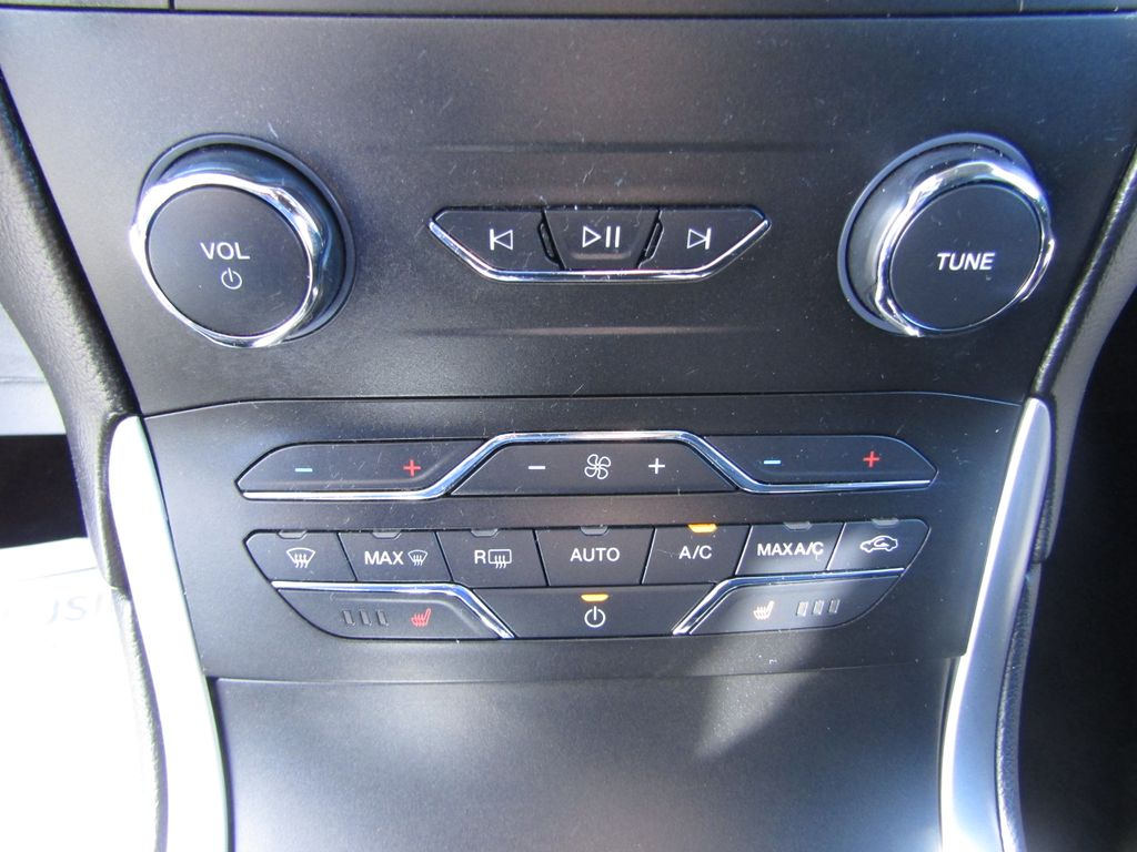 2019 Ford Edge SEL photo 26