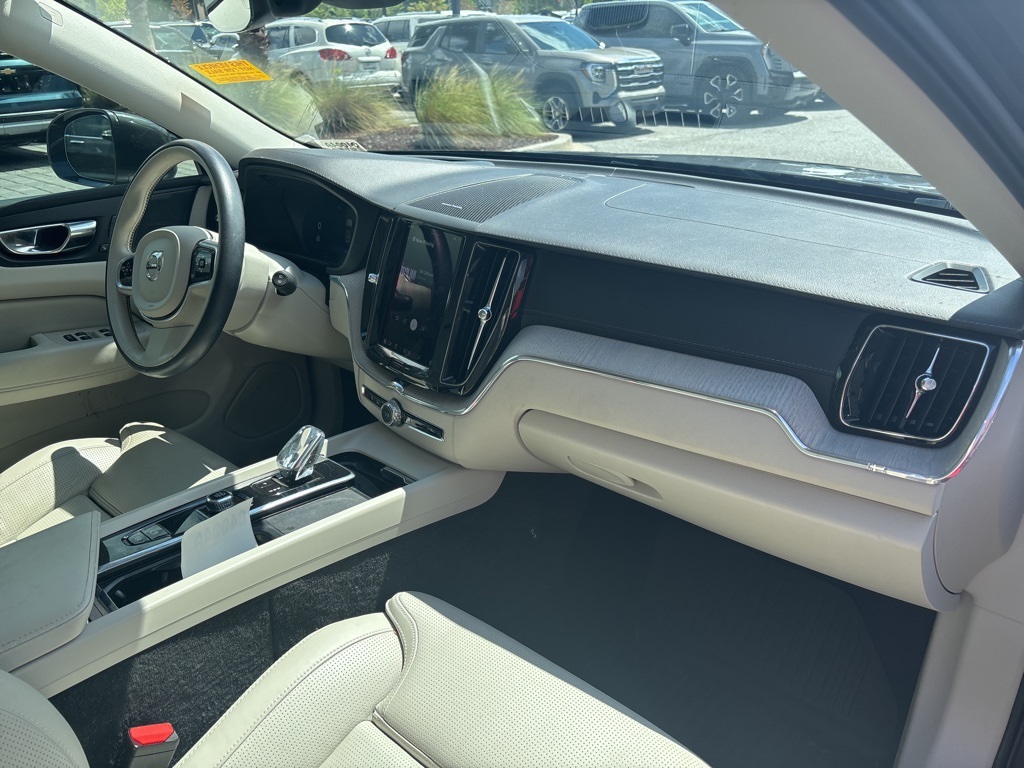 2022 Volvo XC60 B5 Inscription photo 50