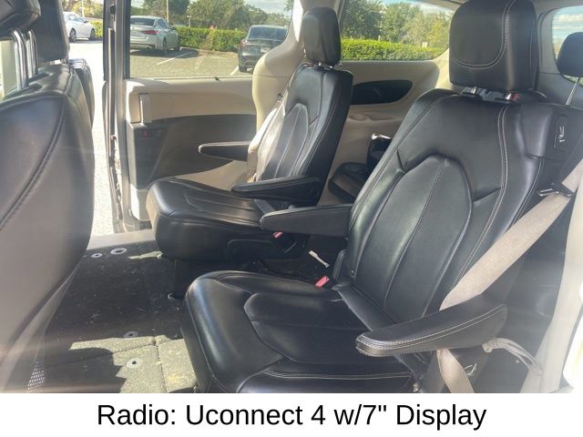 2020 Chrysler Voyager LXi photo 4