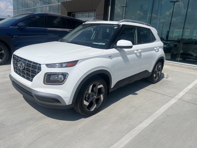 2023 Hyundai Venue SEL photo 3