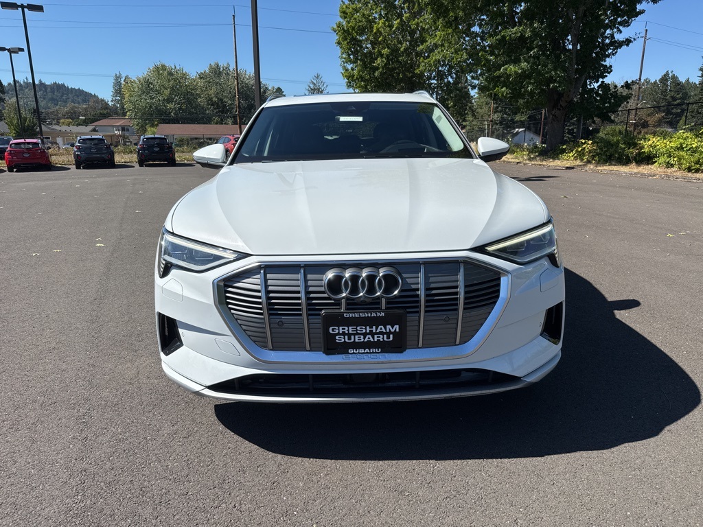 2019 Audi e-tron Premium Plus photo 2