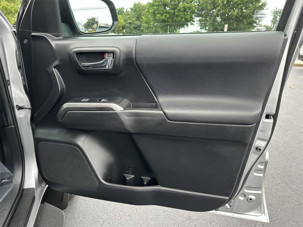 2021 Toyota Tacoma TRD Off-Road photo 9