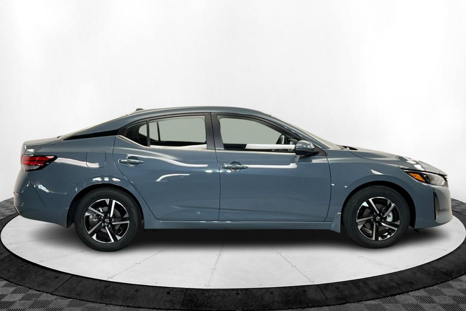 2025 Nissan Sentra SV photo 6