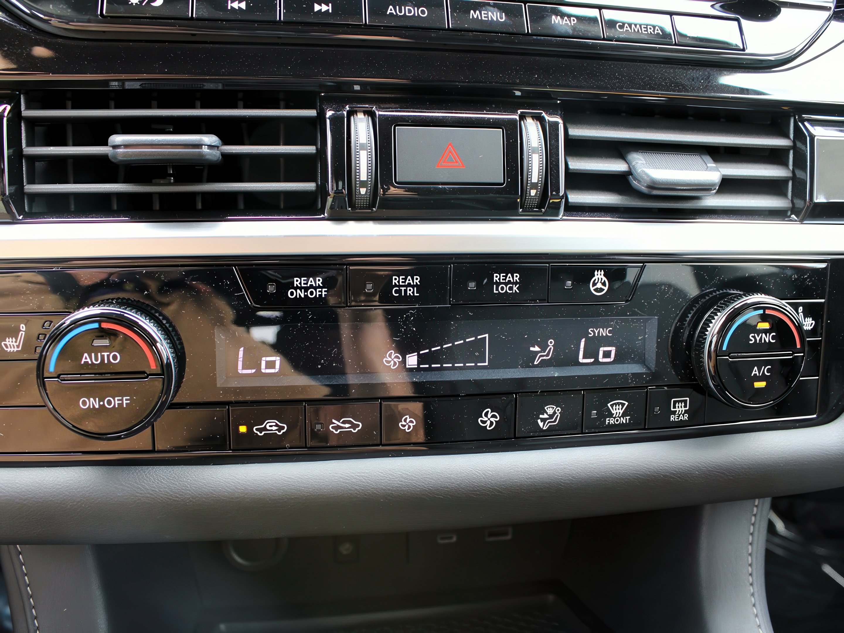 2025 Nissan Pathfinder SL photo 20