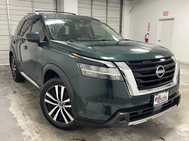 2024 Nissan Pathfinder Platinum's photo
