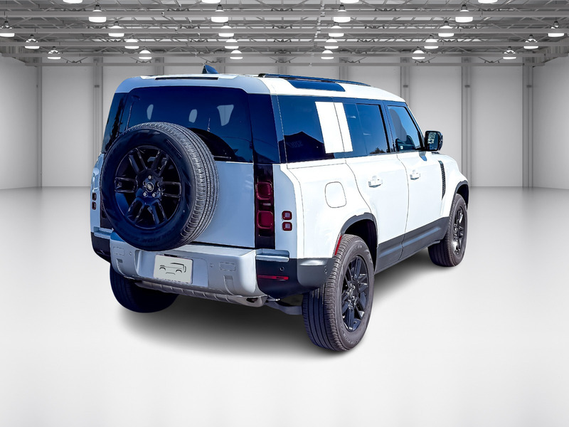 2025 Land Rover Defender 110 S photo 3