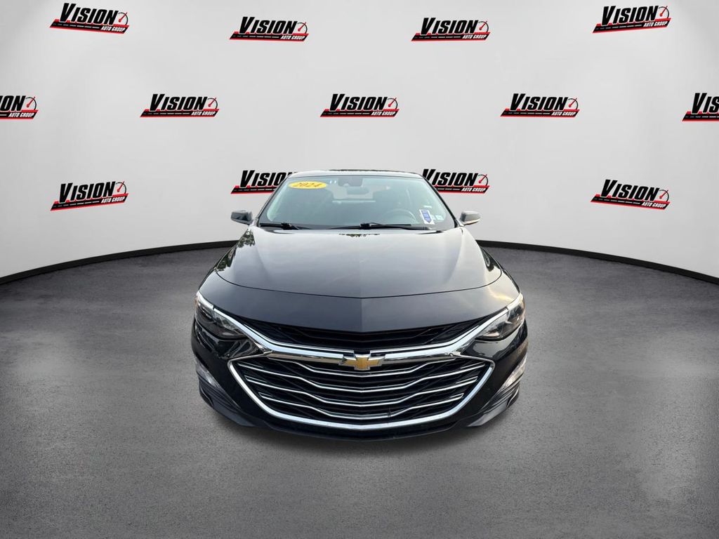 2024 Chevrolet Malibu 1LT photo 2