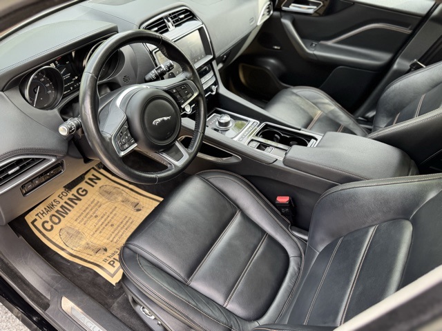 2020 Jaguar F-PACE Prestige photo 12