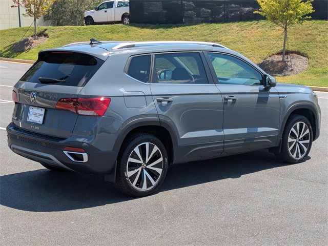 2024 Volkswagen Taos SE photo 2