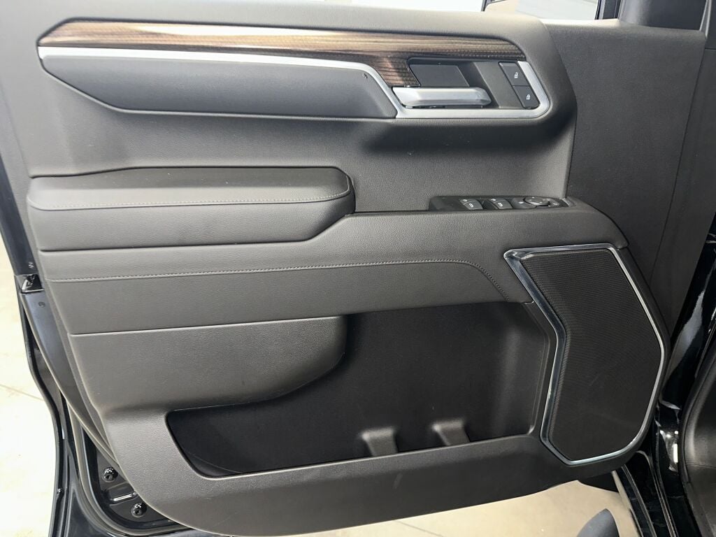2022 Chevrolet Silverado 1500 LT photo 4