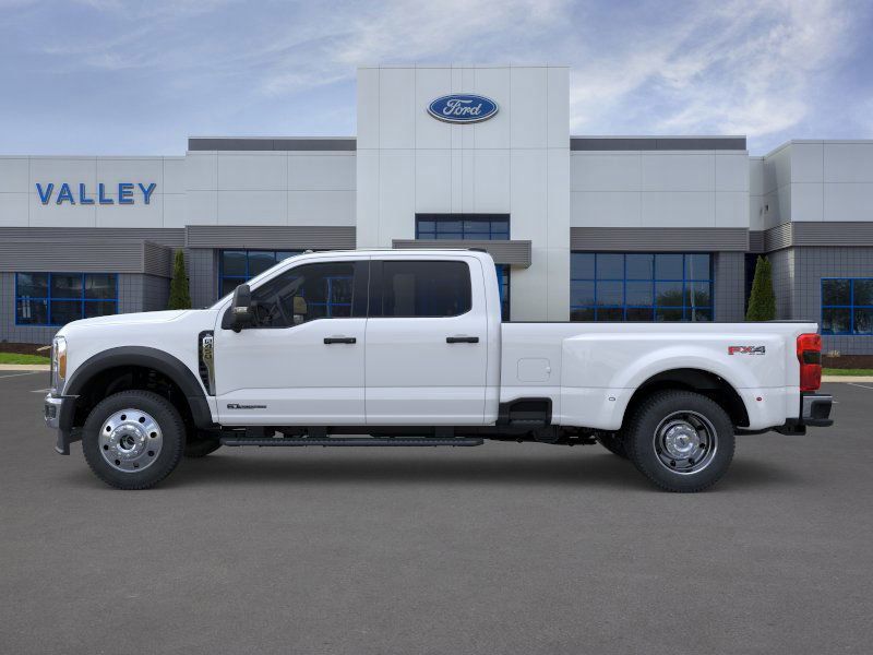 2025 Ford F-450 photo 3