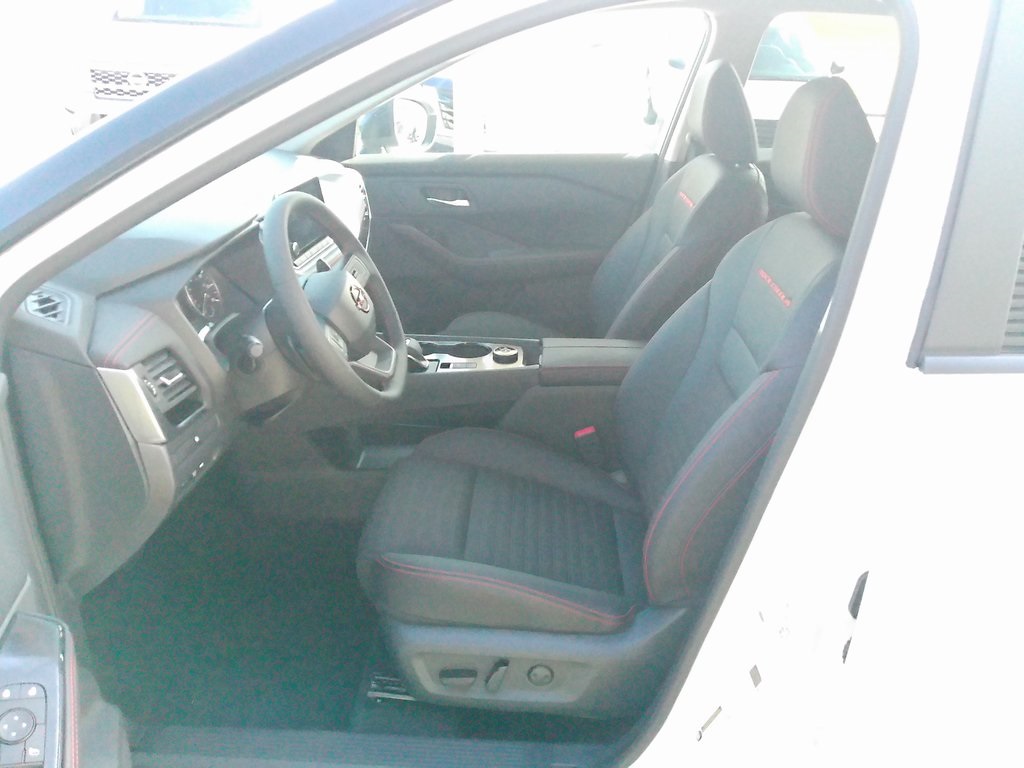 2026 Nissan Rogue SV photo 8