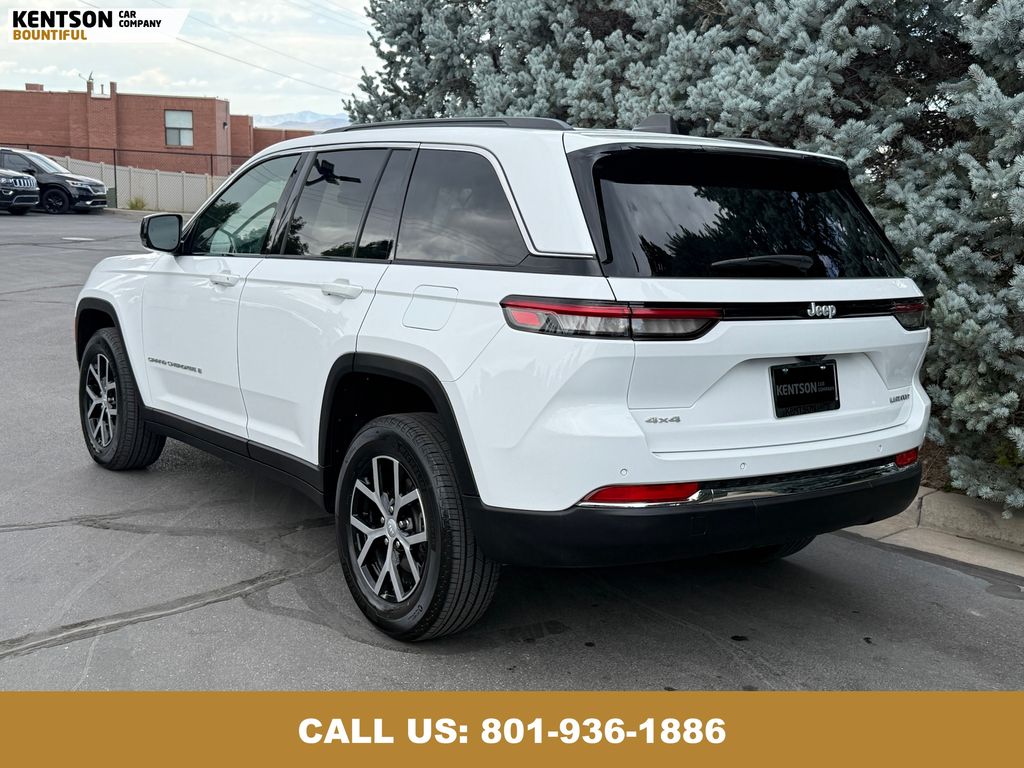 2024 Jeep Grand Cherokee Limited photo 3