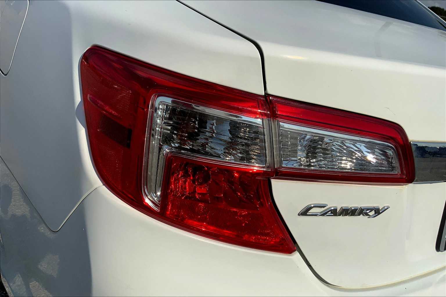 2014 Toyota Camry Hybrid XLE photo 26