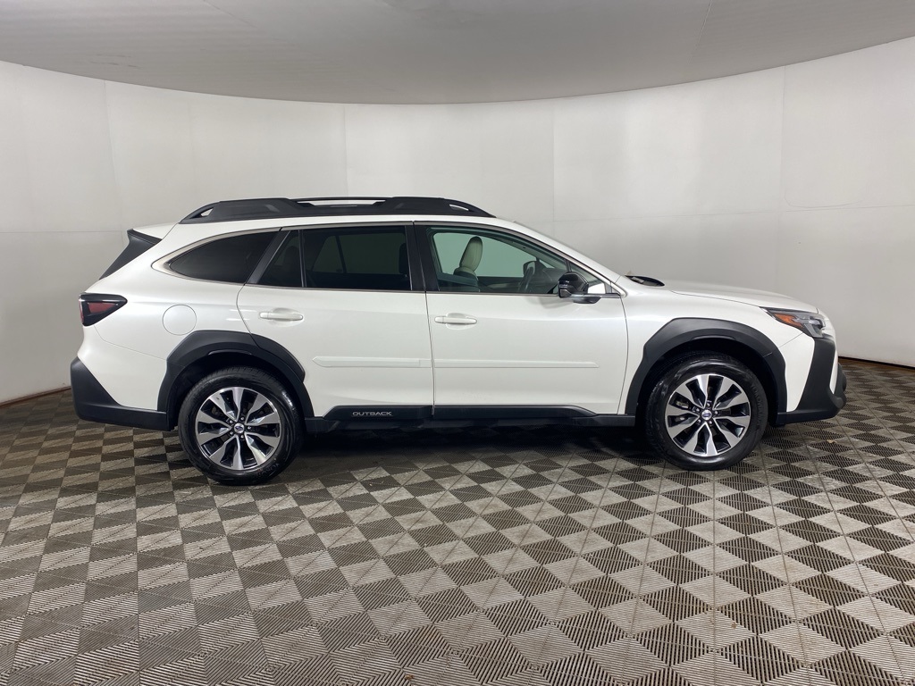 2023 Subaru Outback Limited photo 2