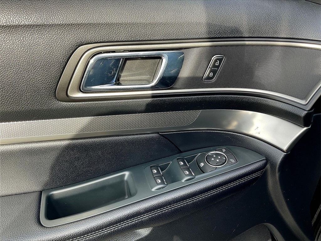 2018 Ford Explorer XLT photo 38