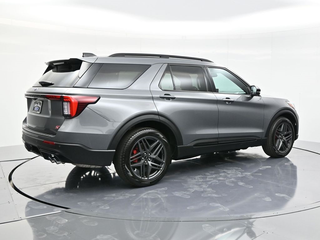 2025 Ford Explorer ST photo 4