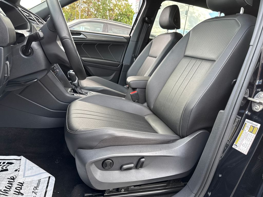 2023 Volkswagen Tiguan SE R-Line Black photo 3