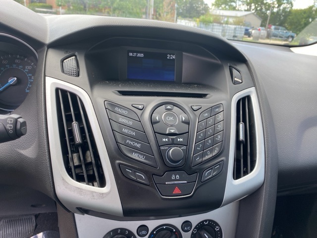 2014 Ford Focus SE photo 14
