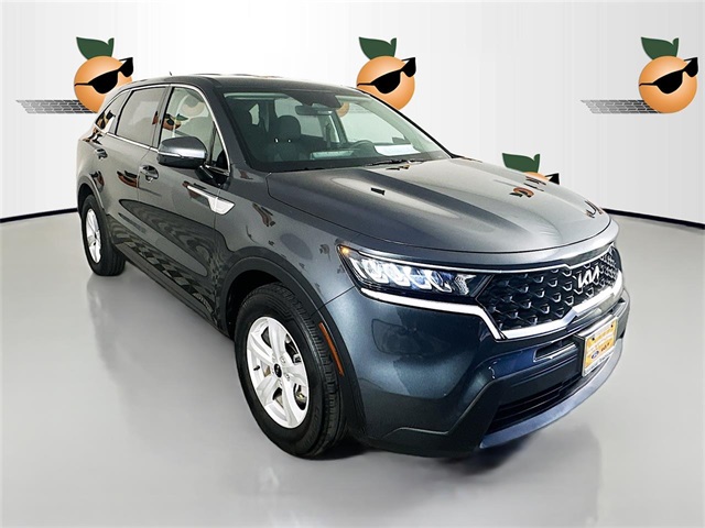 2023 Kia Sorento LX's photo