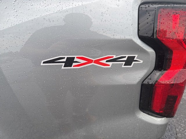 2025 Chevrolet Colorado LT photo 13