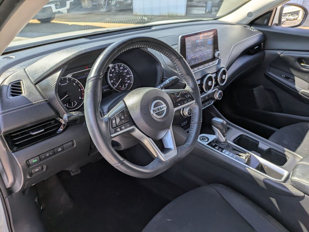 2023 Nissan Sentra SV photo 11